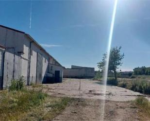 Industrial buildings to rent in Mucientes