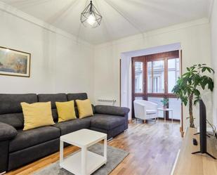 Sala d'estar de Apartament de lloguer en Donostia - San Sebastián  amb Aire condicionat i Balcó