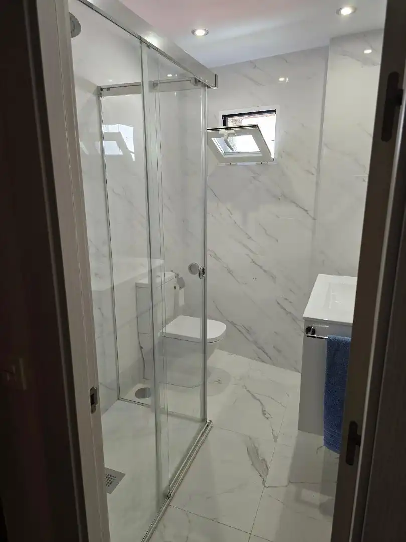 Badezimmer von Wohnung zur Miete in Valencia de Don Juan mit Heizung, Terrasse und Möbliert