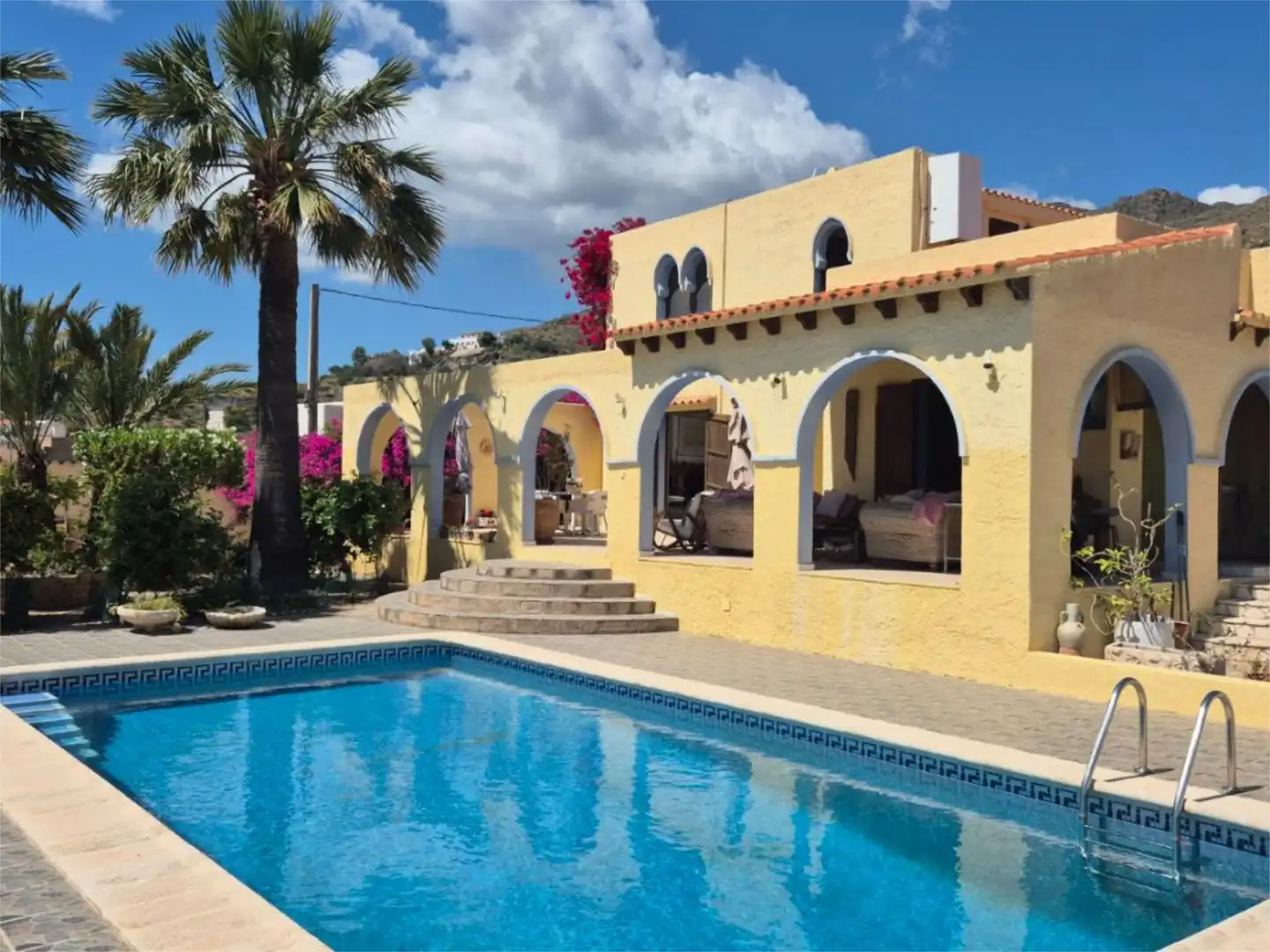 Vista exterior de Casa o xalet en venda en Mojácar amb Aire condicionat, Terrassa i Piscina