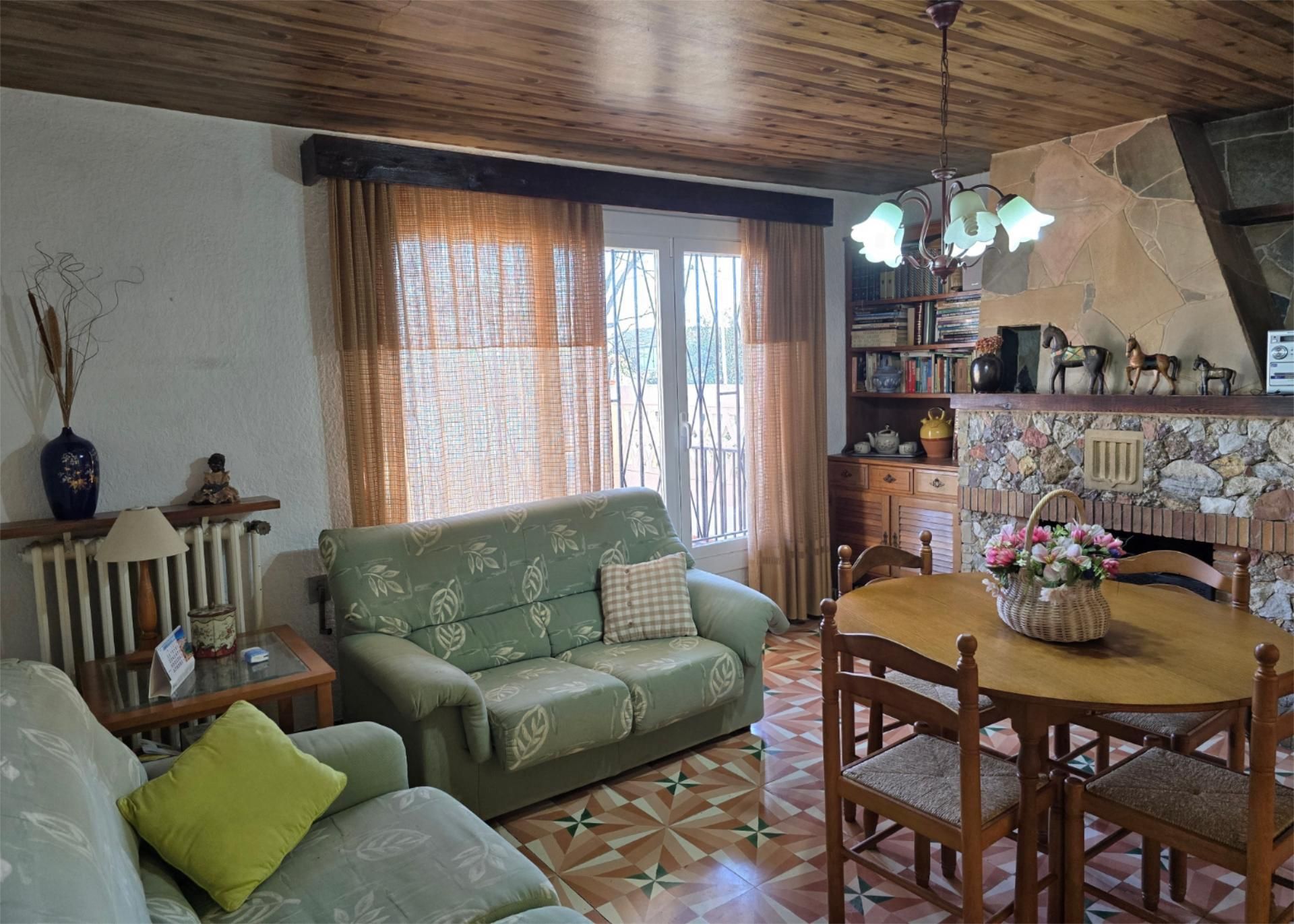 Sala d'estar de Pis en venda en Mollerussa amb Calefacció, Jardí privat i Parquet