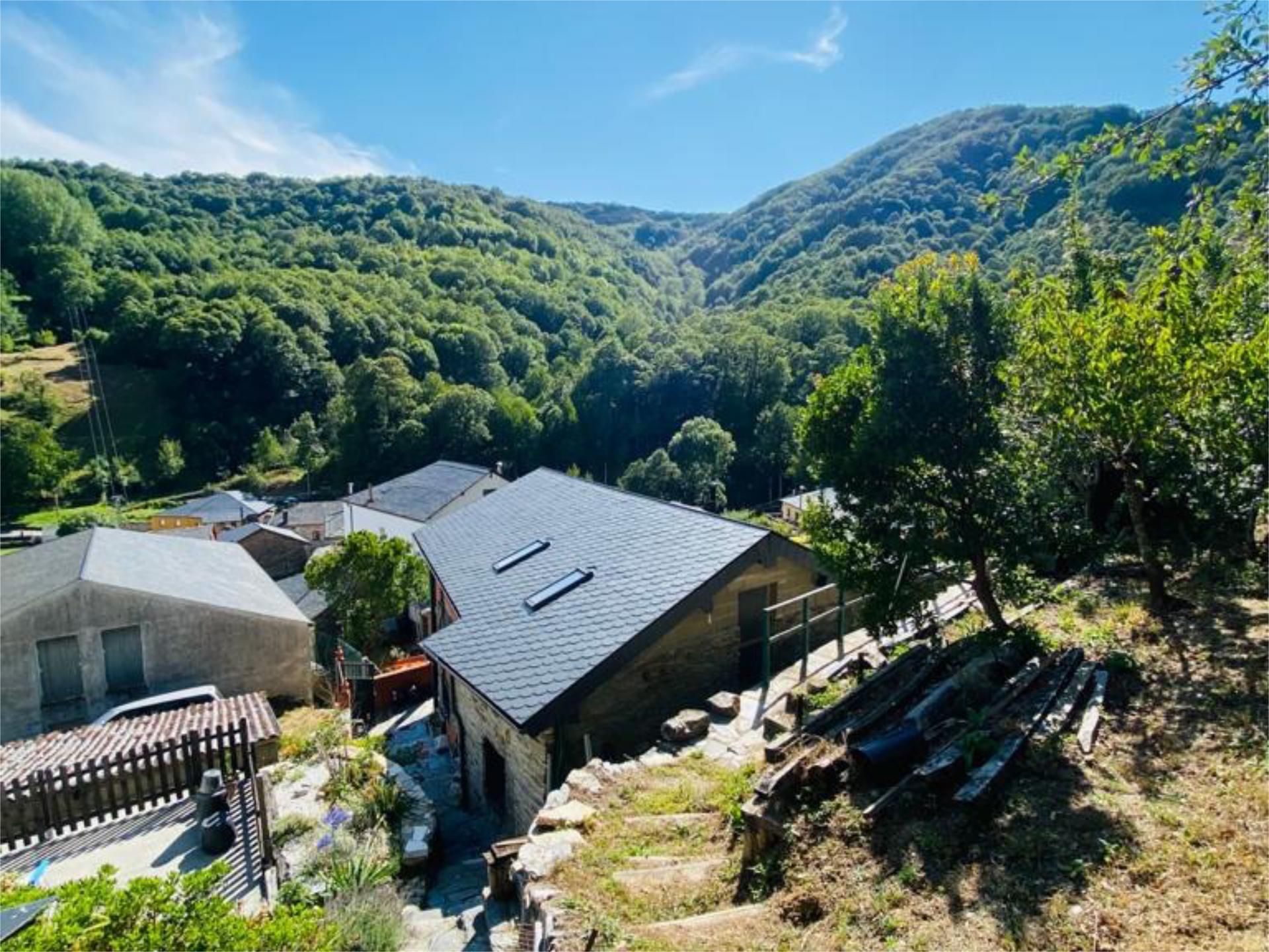 Vista exterior de Casa o xalet en venda en Barjas amb Terrassa i Balcó