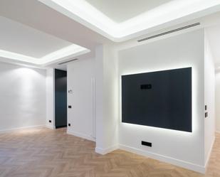 Flat for sale in  Madrid Capital  with Air Conditioner