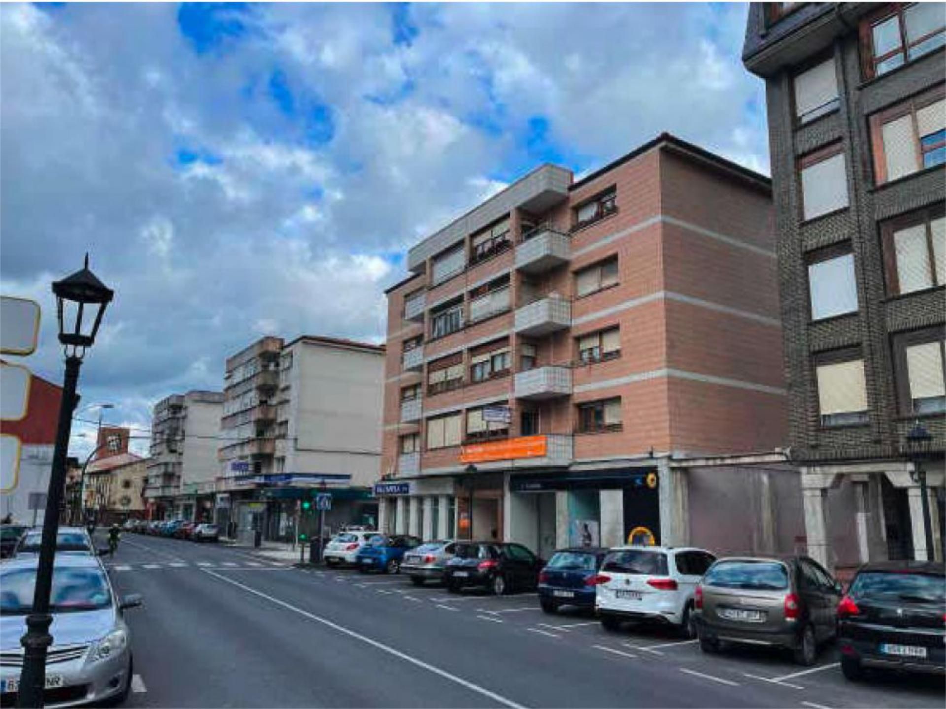 Vista exterior de Pis en venda en Colindres amb Calefacció, Parquet i Balcó