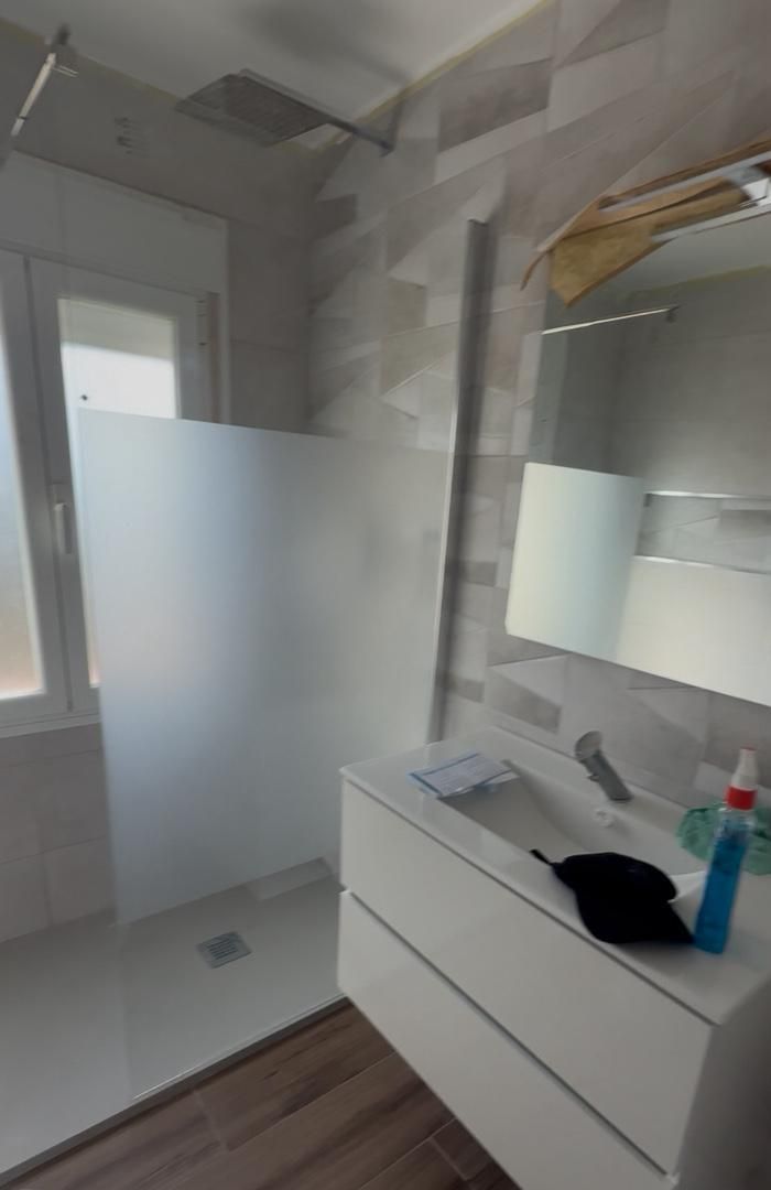 Bathroom of Flat to share in  Granada Capital  with Air Conditioner, Furnished and Oven
