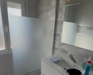 Bathroom of Flat to share in  Granada Capital  with Air Conditioner, Furnished and Oven