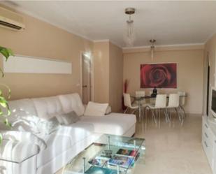 Sala d'estar de Pis de lloguer en  Sevilla Capital amb Aire condicionat, Calefacció i Moblat