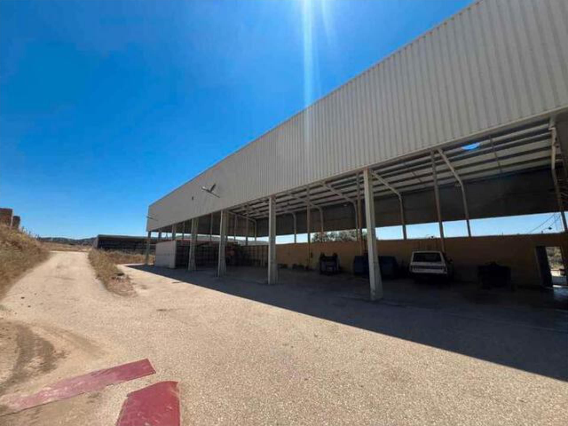 Industrial buildings to rent in Aldeaquemada