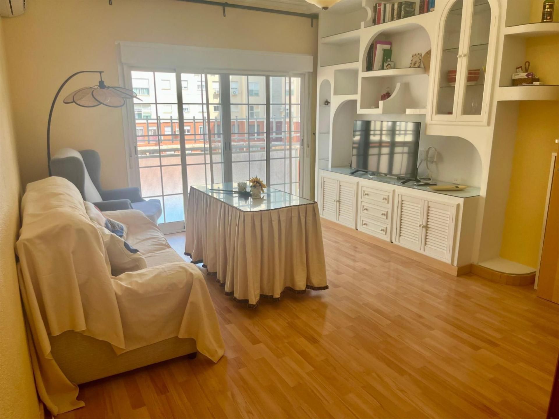 Living room of Flat for sale in  Sevilla Capital  with Air Conditioner and Swimming Pool