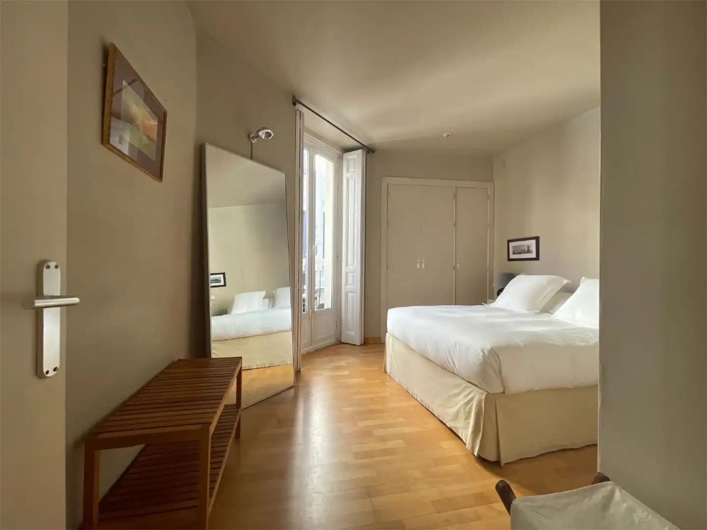 Schlafzimmer von Wohnungen zur Miete in  Madrid Capital mit Klimaanlage und Balkon