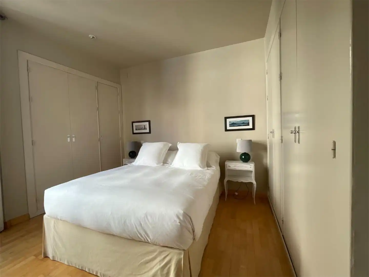 Schlafzimmer von Wohnungen zur Miete in  Madrid Capital mit Klimaanlage und Balkon