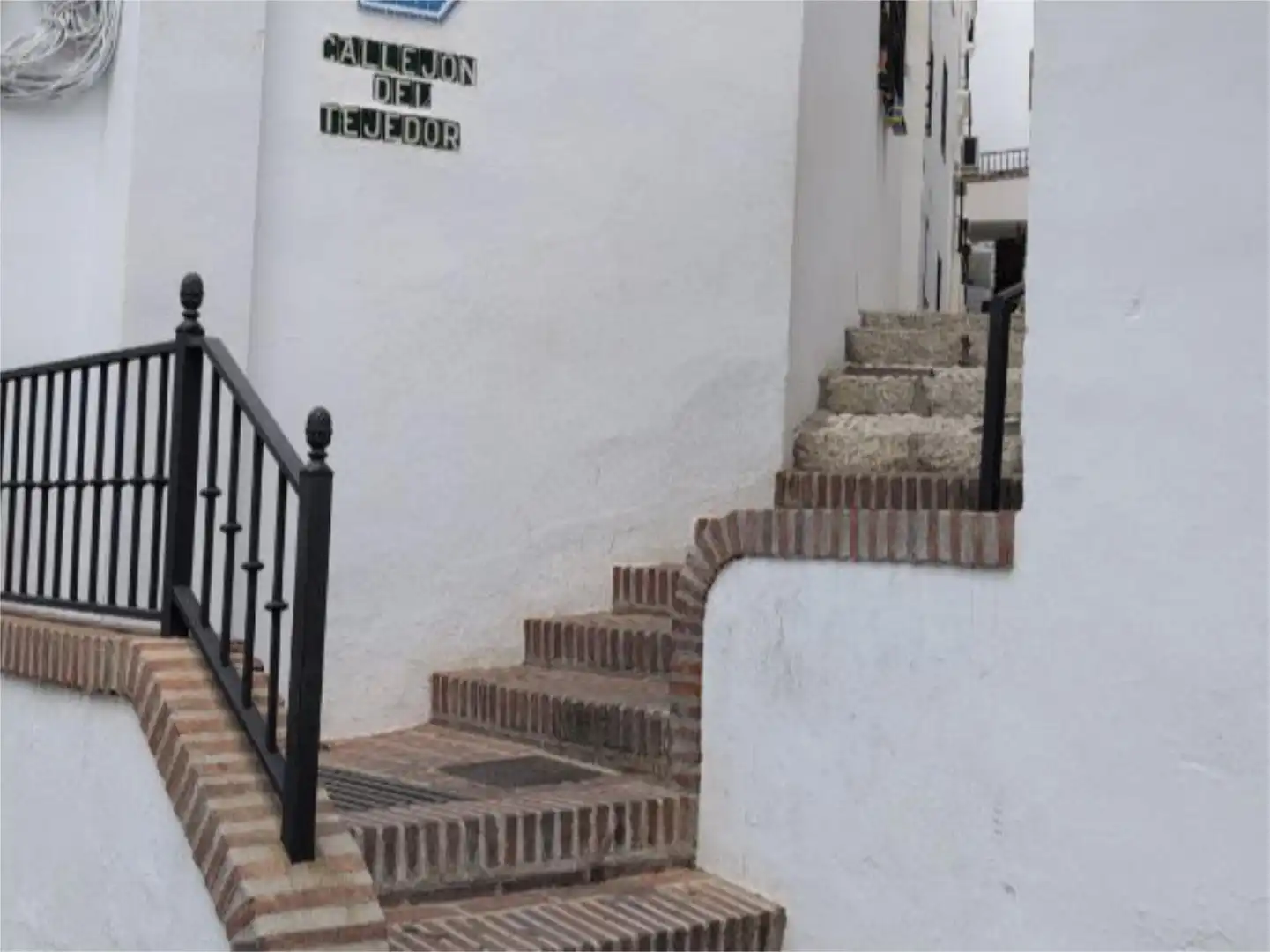 Wohnung zum Verkauf in Calle Algarrobillo, 6, Frigiliana Außenansicht von Wohnung zum Verkauf in Frigiliana mit Klimaanlage