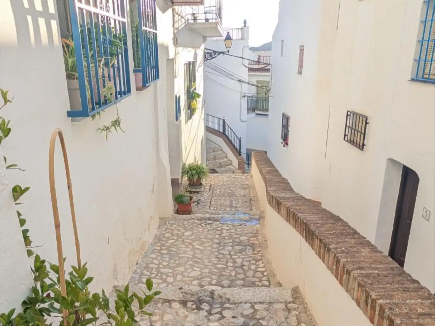 Wohnung zum Verkauf in Calle Algarrobillo, 6, Frigiliana Außenansicht von Wohnung zum Verkauf in Frigiliana mit Klimaanlage