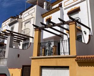 Exterior view of Single-family semi-detached for sale in Vélez-Málaga  with Air Conditioner, Terrace and Swimming Pool