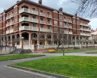 Vista exterior de Pis en venda en Legazpi amb Balcó