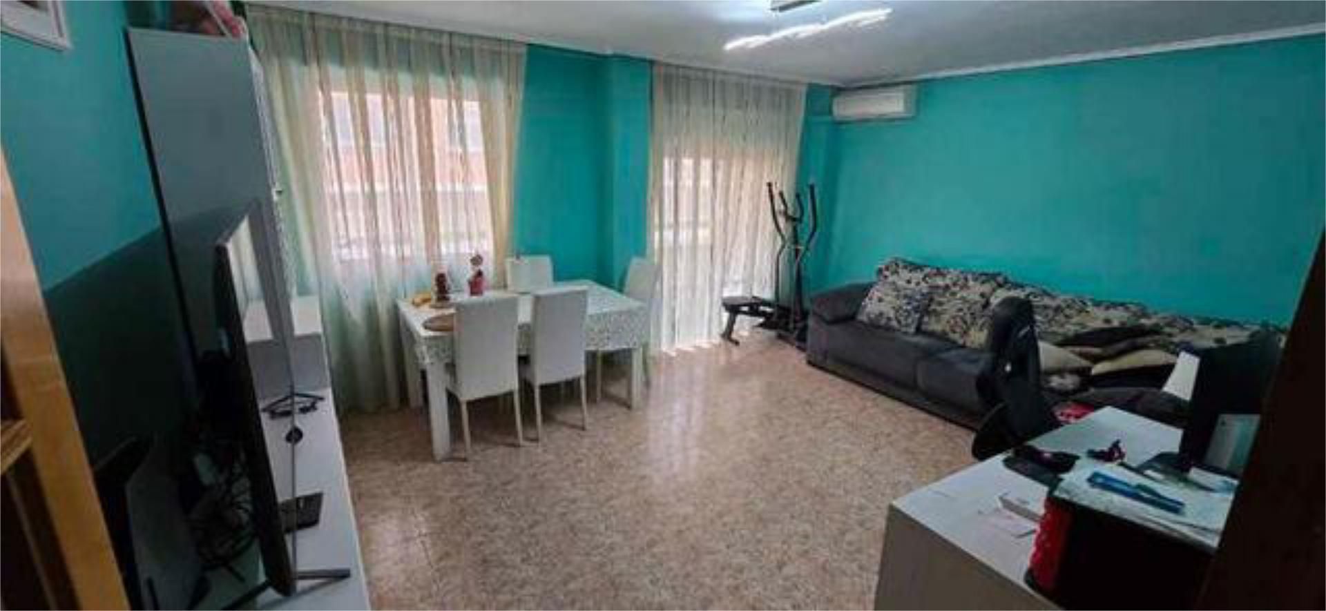 Living room of Flat for sale in  Zaragoza Capital  with Heating, Terrace and Furnished