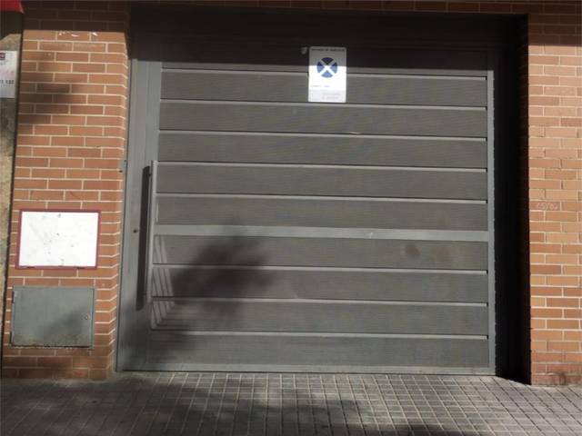 Garaje en Alquiler en Doña Berenguela, 24 en Huerta de la Reina - Trassierra