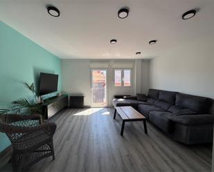 Living room of Flat for sale in Santovenia de Pisuerga  with Heating, Private garden and Parquet flooring