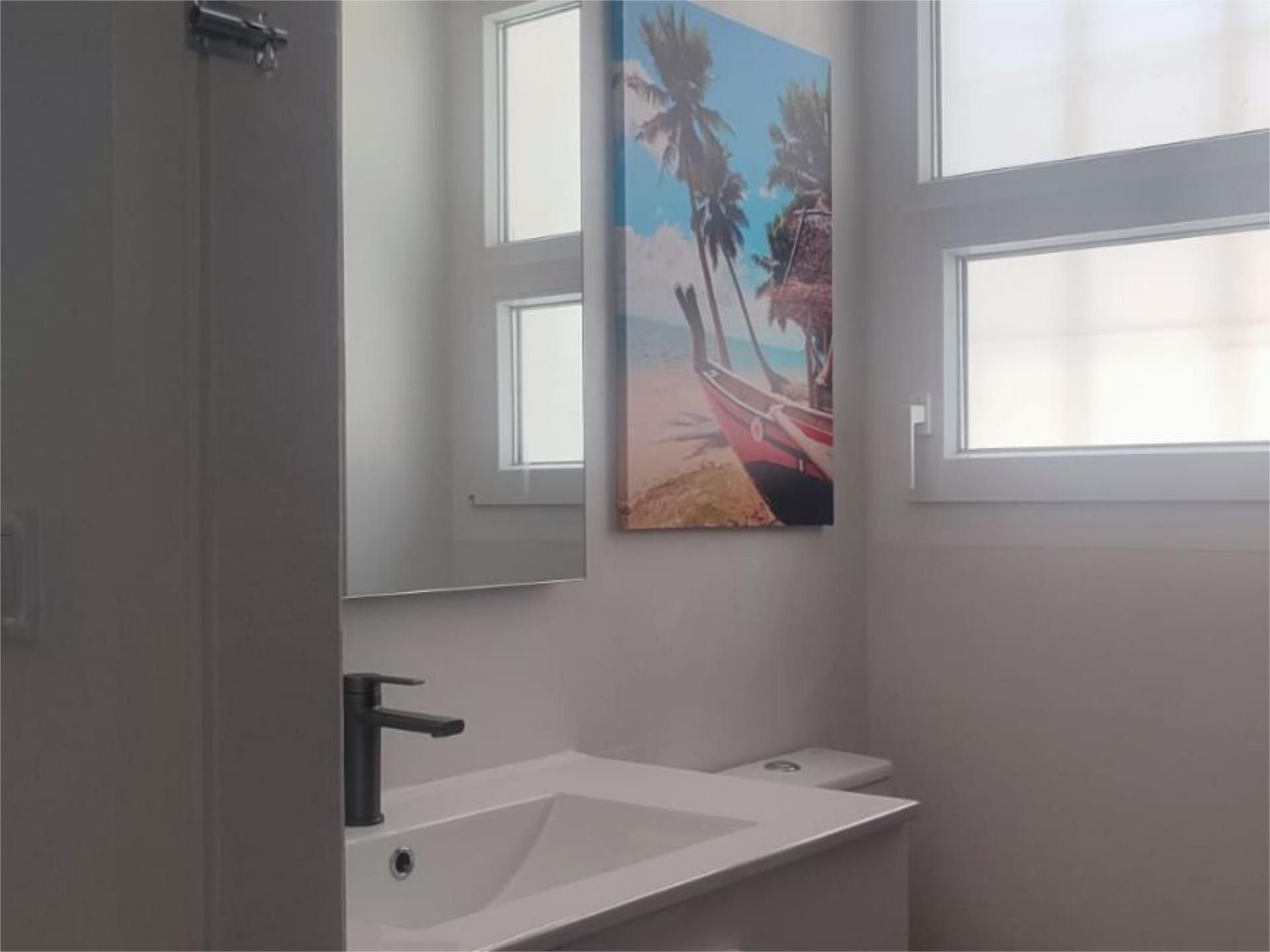 Bany de Apartament de lloguer en Málaga Capital amb Aire condicionat, Calefacció i Moblat