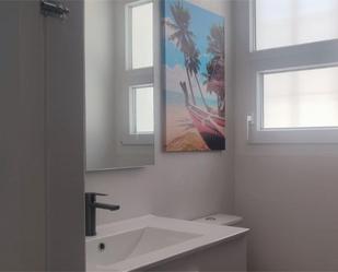 Bany de Apartament de lloguer en Málaga Capital amb Aire condicionat, Calefacció i Moblat