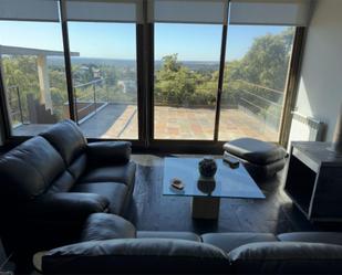 Sala d'estar de Pis en venda en Torrelodones amb Calefacció, Jardí privat i Terrassa