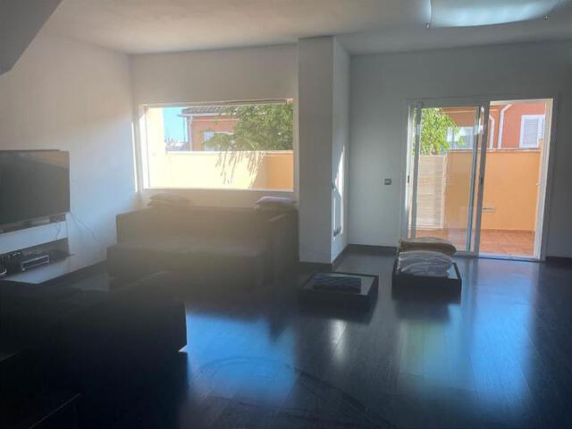 Sala d'estar de Casa o xalet en venda en Tomares amb Piscina