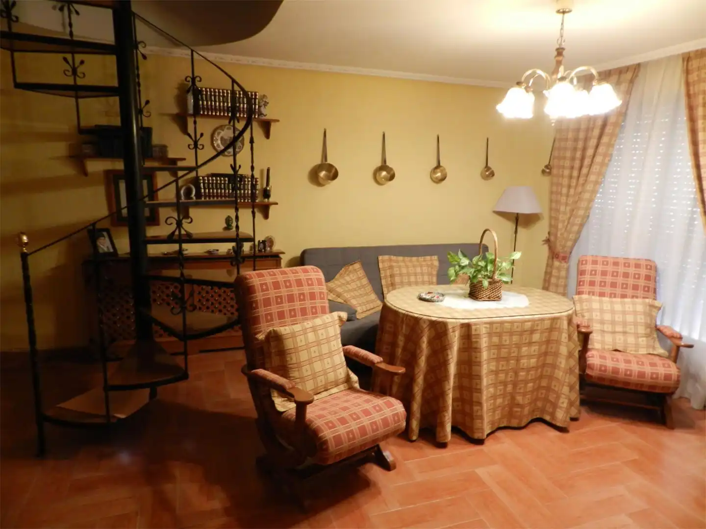 Casa adosada en venta en Calle Madrid, 18, Mancha Real Sala de estar de Casa adosada en venta en Mancha Real con Aire acondicionado, Terraza y Balcón