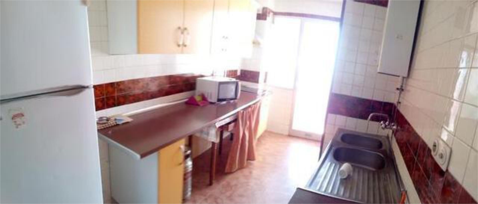 Kitchen of Flat to rent in Madrigal de la Vera  with Heating and Terrace