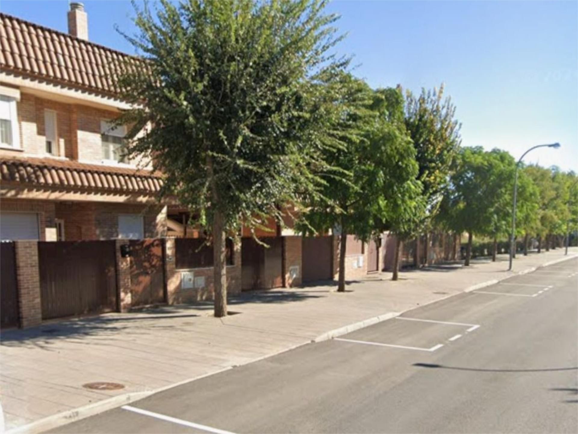 Vista exterior de Casa o xalet en venda en Ocaña amb Aire condicionat, Terrassa i Piscina