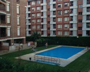 Piscina de Pis de lloguer en Castro-Urdiales amb Piscina