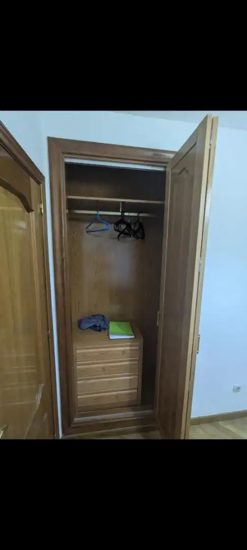 Zimmer in Calle de Robert Capa, Campamento Schlafzimmer von Wohnung zur untervermieten in Madrid mit Klimaanlage, Heizung und Parkett