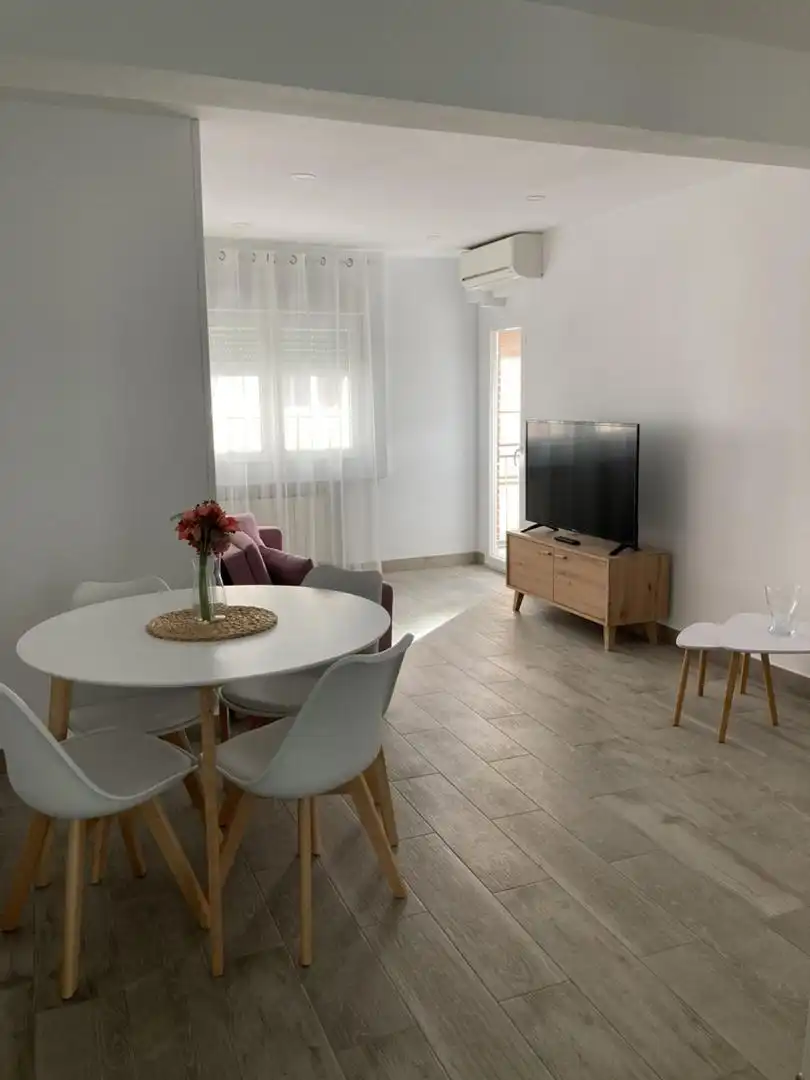 Habitación en Plaza Jesús Guridi, 1, Casco histórico Sala de estar de Piso para compartir en Alcalá de Henares con Aire acondicionado, Calefacción y Terraza