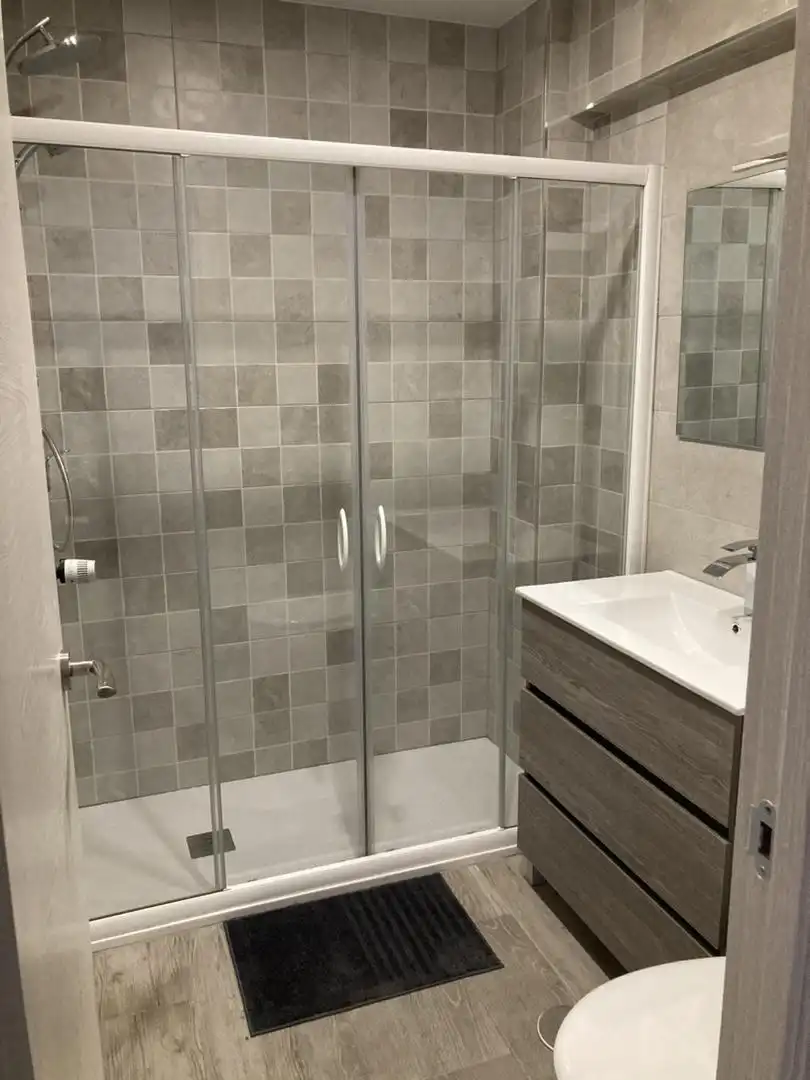 Habitación en Plaza Jesús Guridi, 1, Casco histórico Baño de Piso para compartir en Alcalá de Henares con Aire acondicionado, Calefacción y Terraza