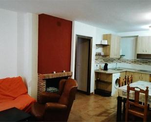 Sala d'estar de Apartament de lloguer en La Iruela amb Calefacció, Piscina i Moblat