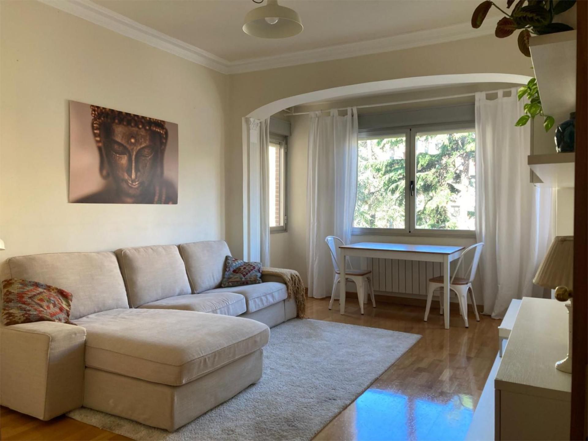 Sala d'estar de Pis de lloguer en  Logroño amb Calefacció, Parquet i Terrassa