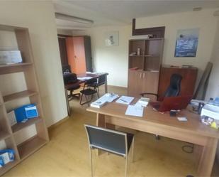 Local de lloguer en Piélagos amb Calefacció, Parquet i Moblat