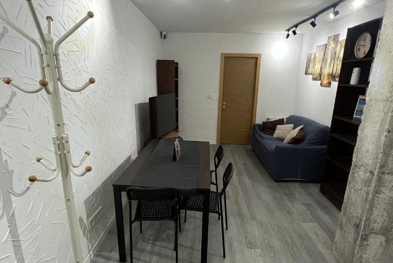 Photo 1 of Flat to share in Calle de Villasandino, 10, Lucero, Madrid