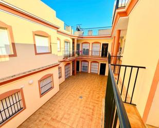 Vista exterior de Pis de lloguer en Chipiona amb Aire condicionat, Terrassa i Traster