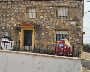 Vista exterior de Casa adosada en venda en Torrejoncillo del Rey amb Jardí privat i Rentadora