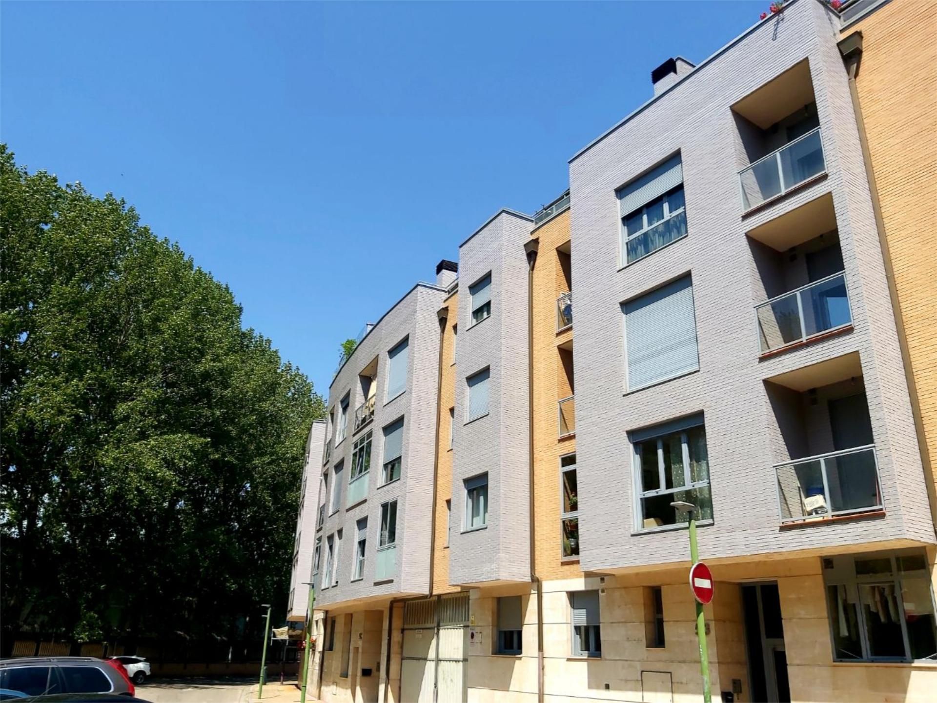 Vista exterior de Piso en venta en Burgos Capital con Calefacción, Parquet y Terraza