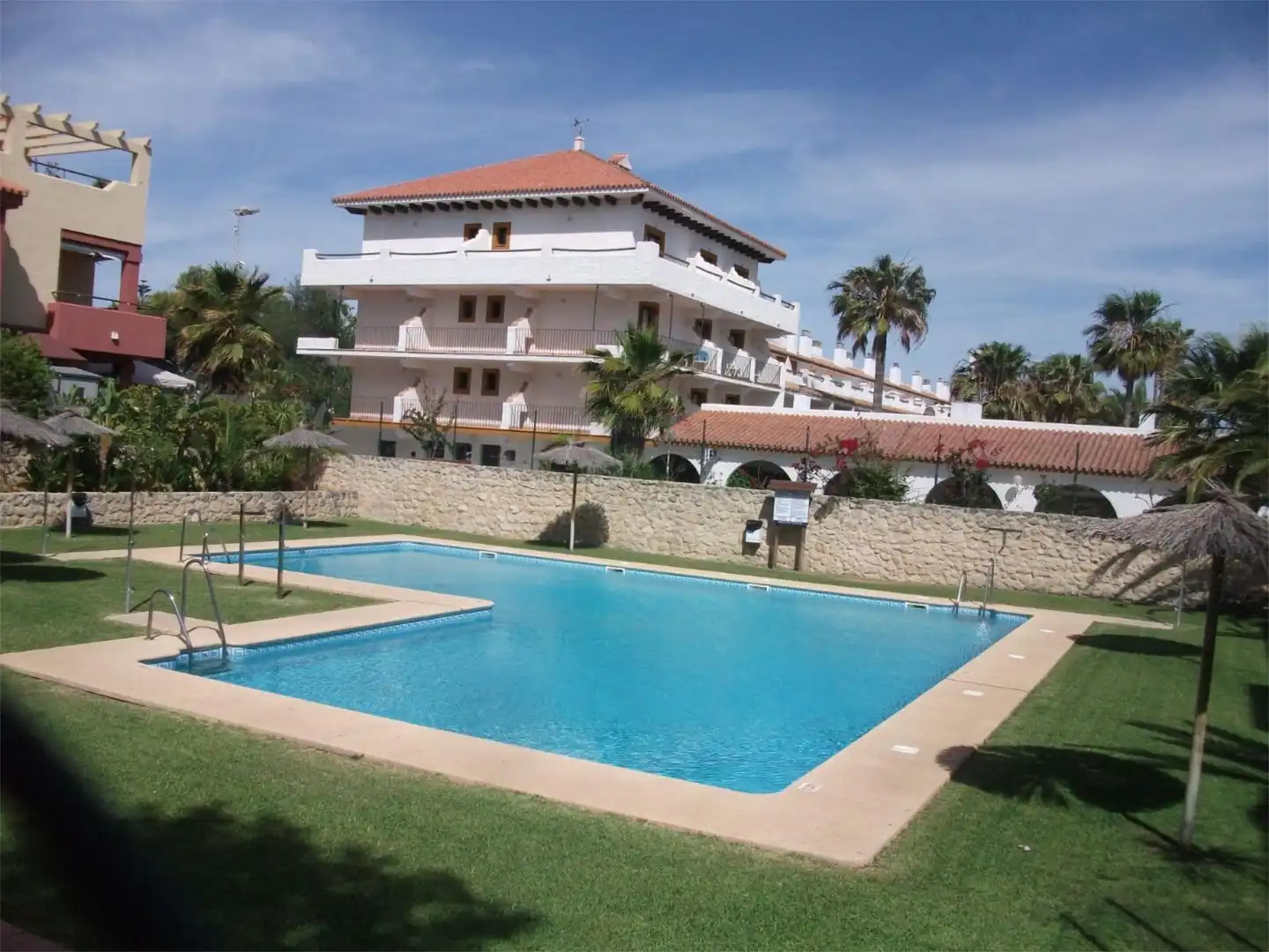 Wohnung zur Miete in Almadraba, 22, Paseo Marítimo - San José - La Laguna Schwimmbecken von Wohnung zur Miete in Cádiz mit Heizung, Privatgarten und Terrasse