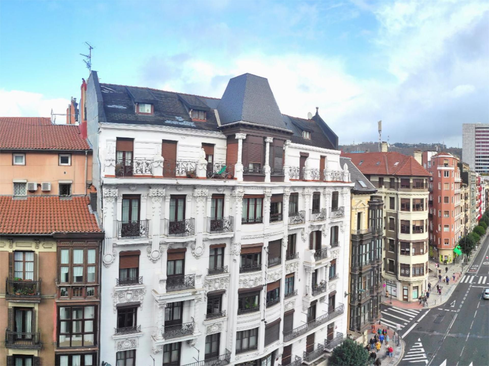 Vista exterior de Pis de lloguer en Bilbao  amb Calefacció, Parquet i Moblat