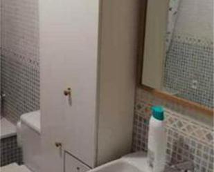 Bany de Apartament de lloguer en Ciudad Real Capital amb Calefacció