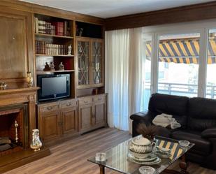 Living room of Flat to rent in  Madrid Capital  with Air Conditioner, Heating and Parquet flooring