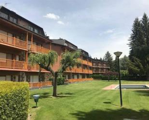Vista exterior de Apartament de lloguer en Llívia amb Calefacció, Jardí privat i Parquet