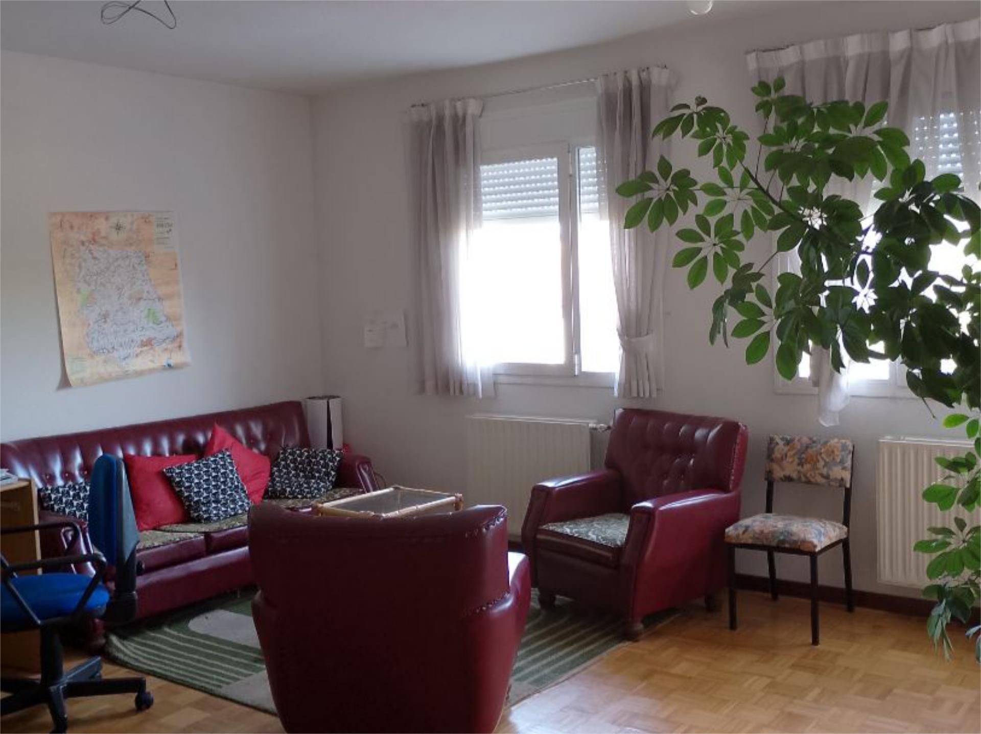 Sala d'estar de Pis en venda en Ávila Capital amb Calefacció, Traster i Aparcament comunitari