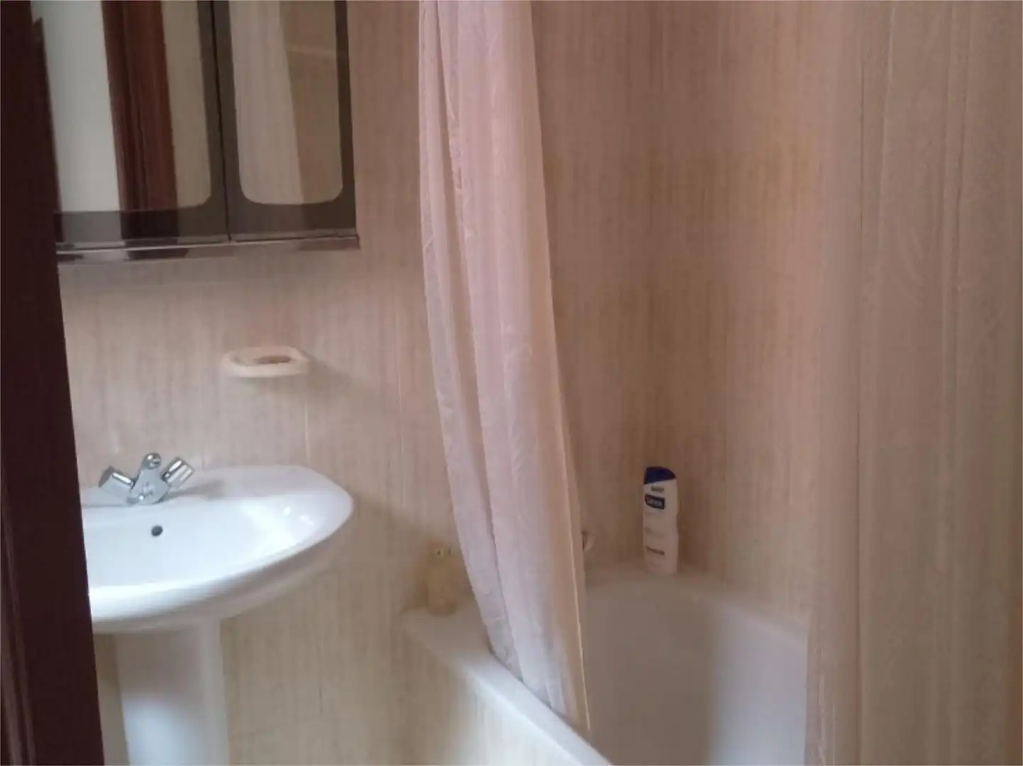 Piso en venta en Calle Pedro Berruguete, 9, Sónsoles Baño de Piso en venta en Ávila con Calefacción, Trastero y Parking comunitario