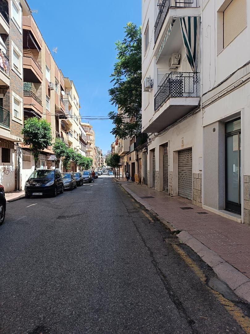 Vista exterior de Pis en venda en Linares amb Aire condicionat, Terrassa i Balcó