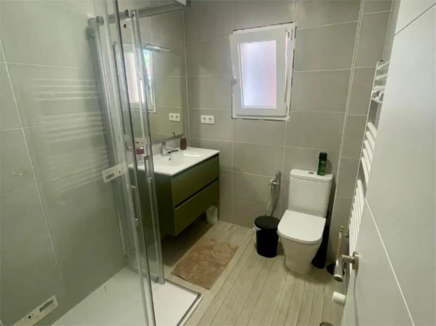 Bathroom of Flat for share in Madrid  with Heating, Terrace and Furnished