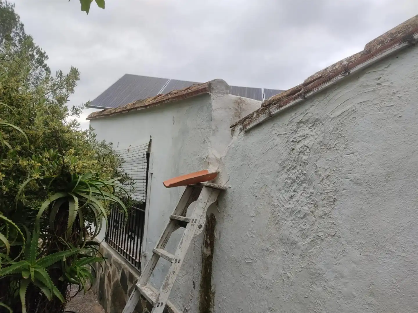 Wohnung zum Verkauf in Plaza Adolfo Gimenez del Rio, 5a, Chella Außenansicht von Wohnung zum Verkauf in Chella mit Terrasse, Schwimmbad und Balkon